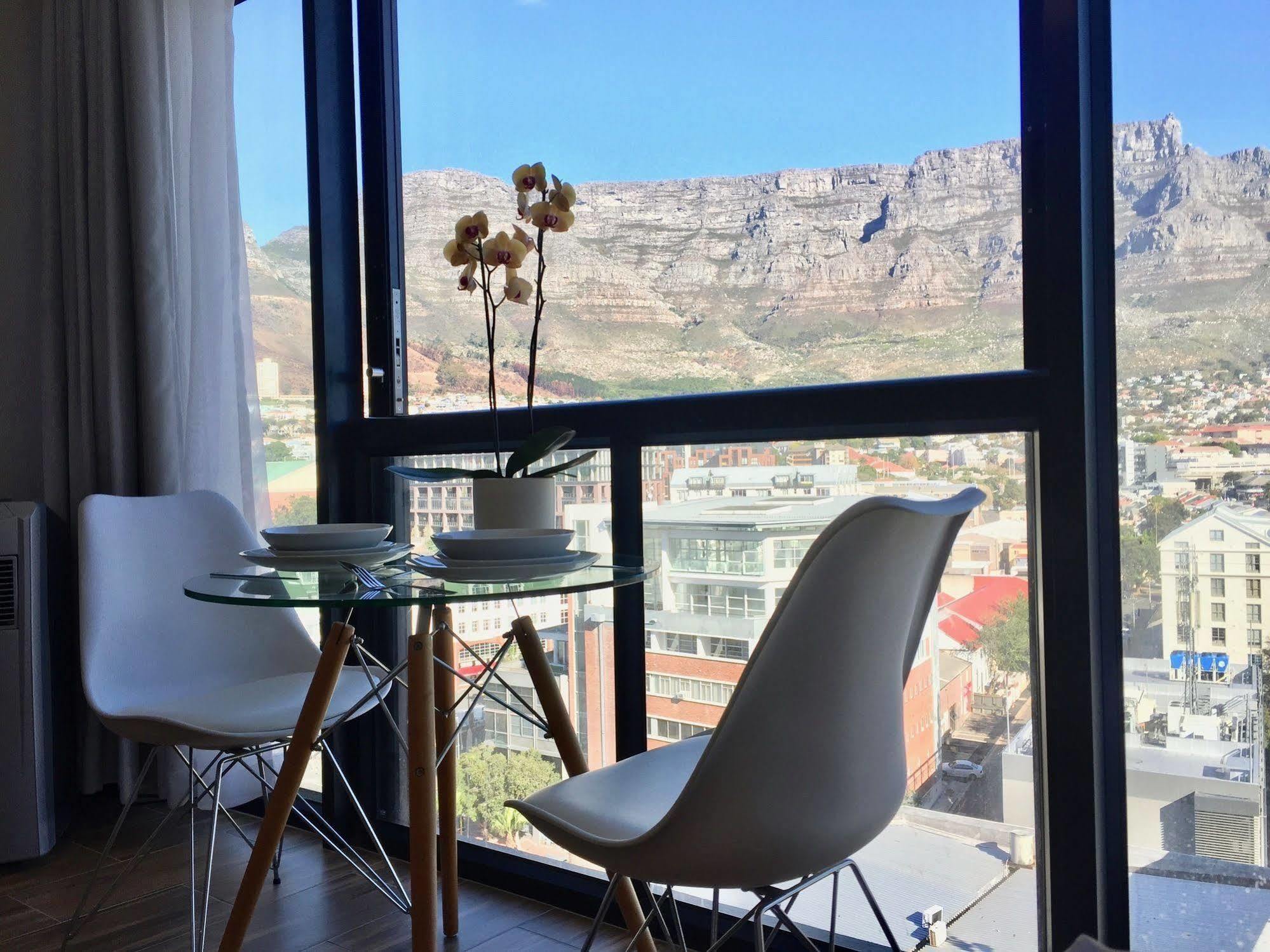 Urban Oasis At The Four Seasons Apartment Cape Town Luaran gambar